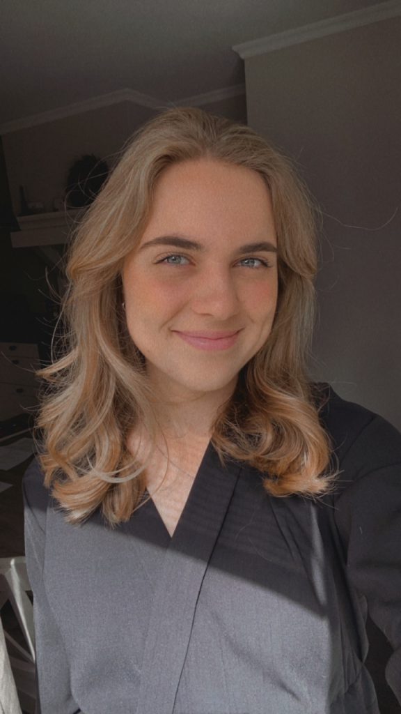 Van Burgerzaken naar de kartbaan: Amber kijkt verder dan een paspoort